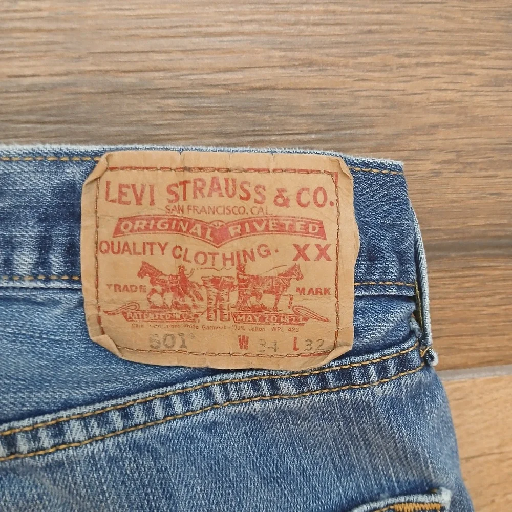 Levis 501 Jeans Mens 34x32 (FITS 32x30) Blue Straight Leg Button Fly Denim